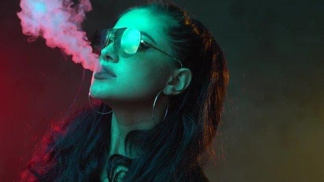 elektronická cigareta explained and why e cigarettes versus cigarettes comparisons still spark debate among smokers